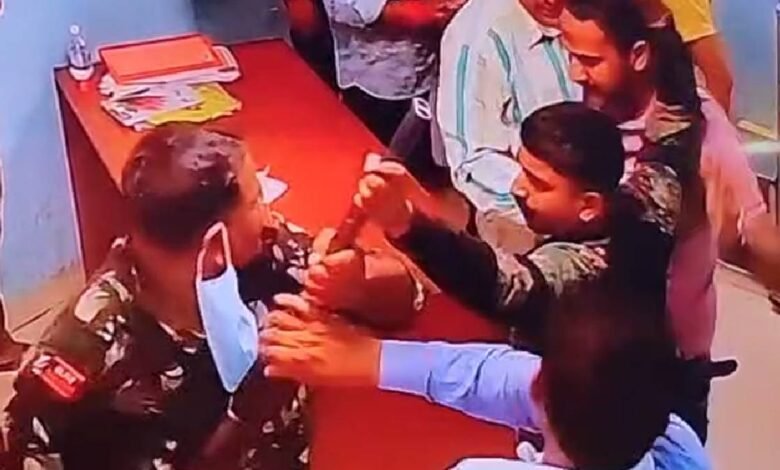 bihar-news:-आरा-के-अस्पताल-में-jdu-नेता-की-दबंगई,-डॉक्टर-के-चैंबर-में-गार्ड-से-मारपीट,-राइफल-छीनने-का-प्रयास